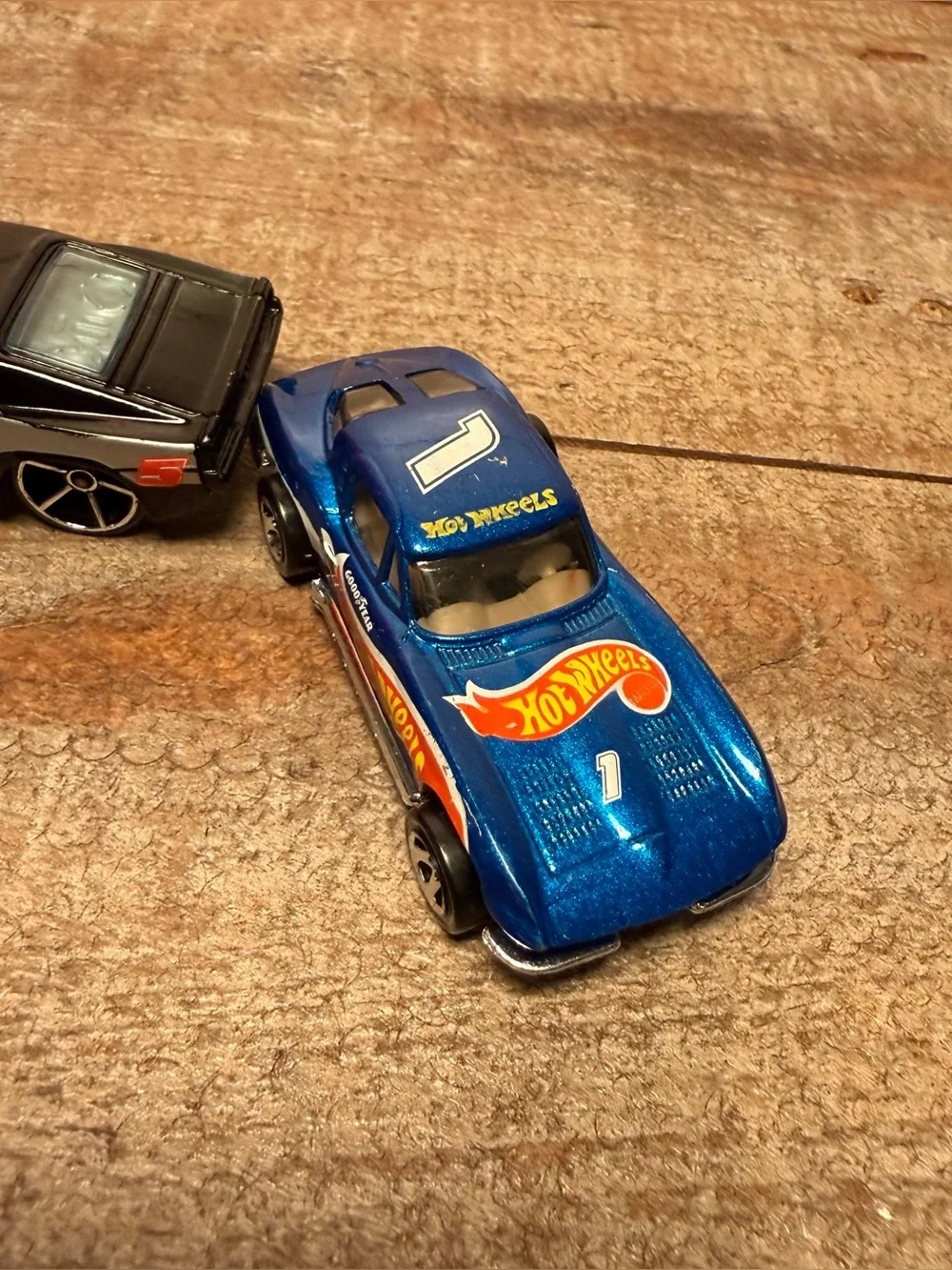 Hot Wheels 1998 Race Team Series IV '63 Corvette Racing '69 Ford Mustang #5